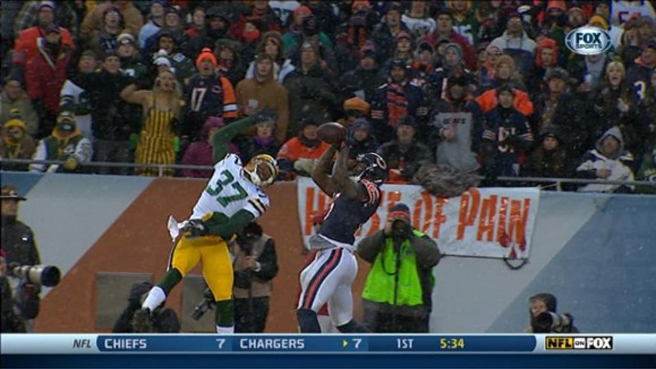 Jay Cutler Jersey Burned By Bears Fans After Loss To Packers (VIDEO)