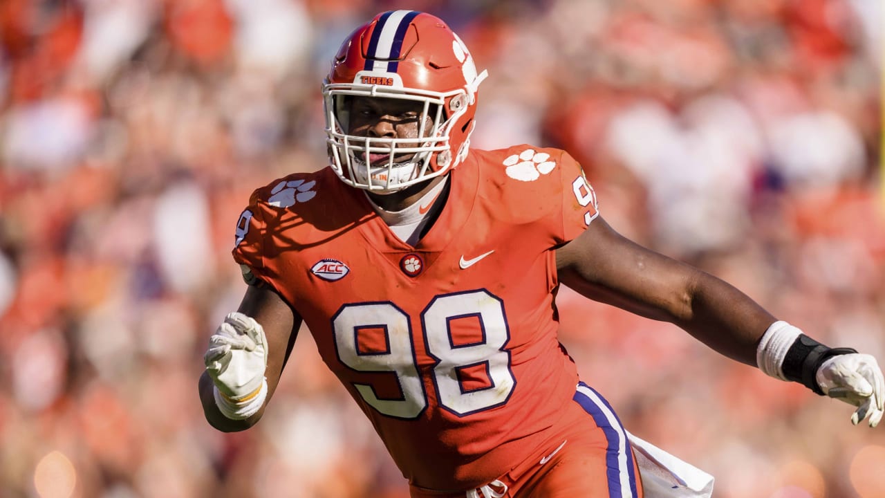 AP source: 49ers agree to 1-year deal with Clelin Ferrell