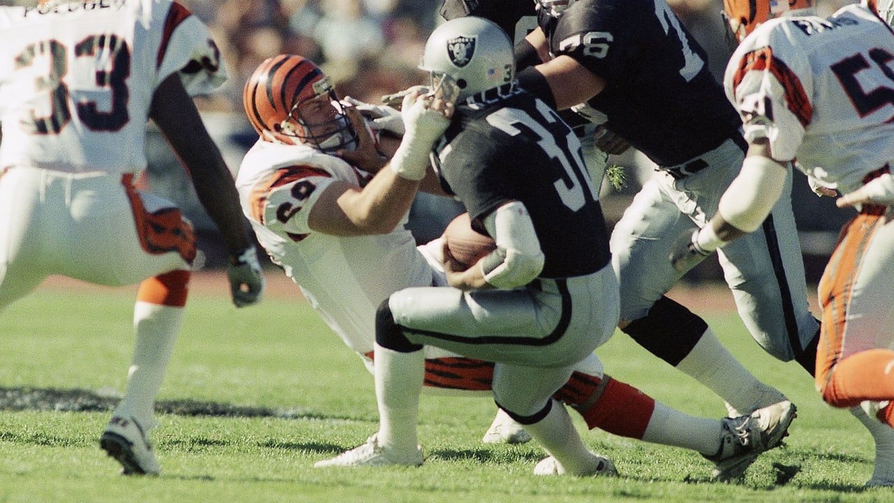 Cincinnati Bengals running back Rudi Johnson (32) runs for 10 yards against  the Oakland Raiders at Paul Brown Stadium in Cincinnati on December 10,  2006. The Bengals defeated the Raiders 27-10. Johnson