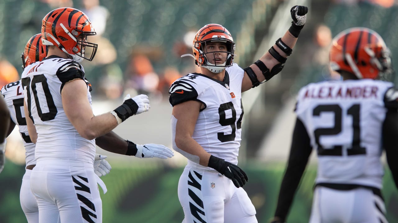 Ravens hang on to beat Bengals, 27-24, behind Lamar Jackson, stout