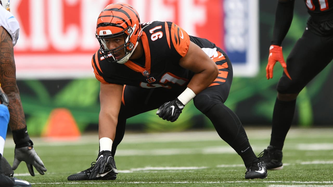 The Bengals resigned free agent DE Amani Bledsoe to a oneyear contract