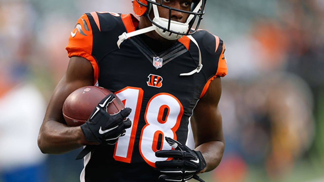 Bengals tight end TYLER EIFERT races down the sideline - Gold