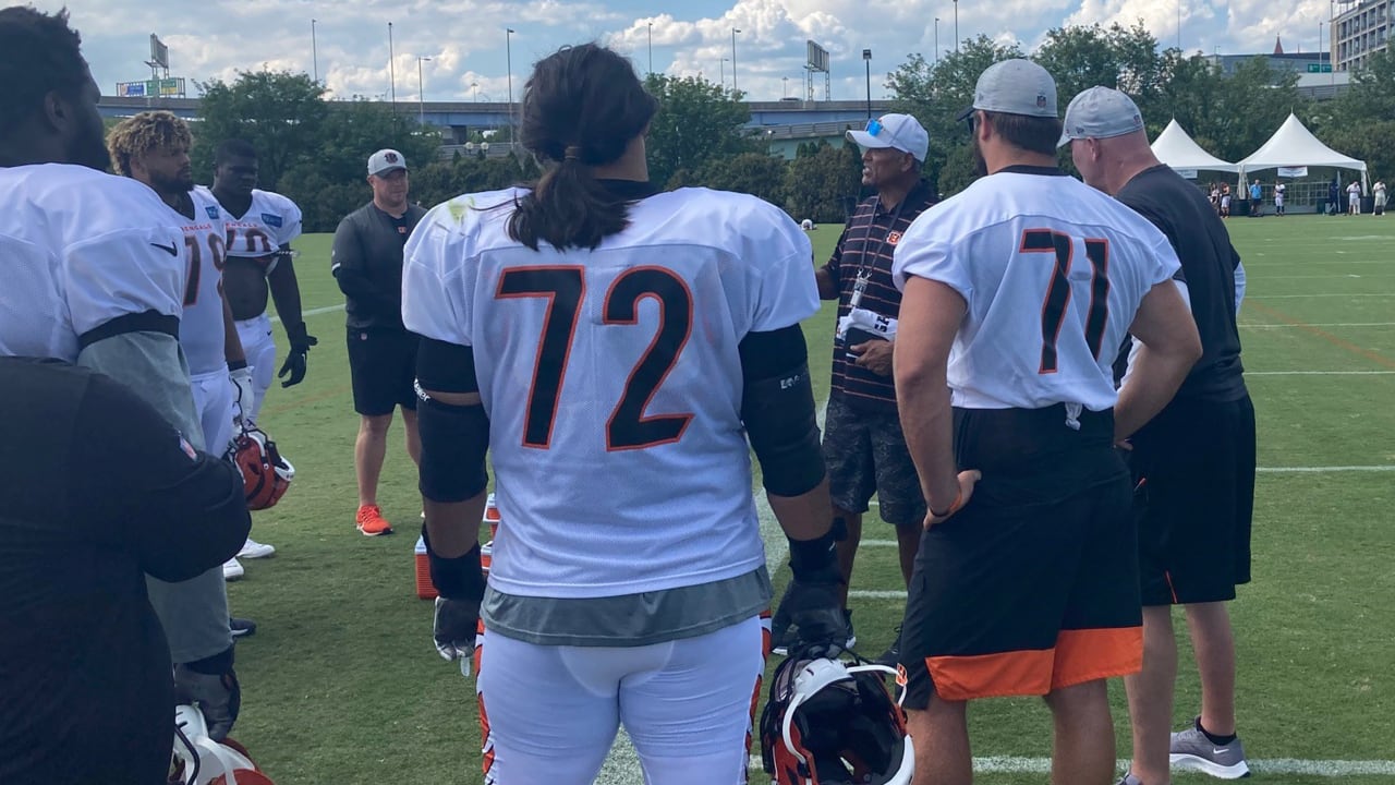 Camp Notebook Hall Of Famer Anthony Munoz Met With The Bengals Offensive Line After Tuesday S Practice