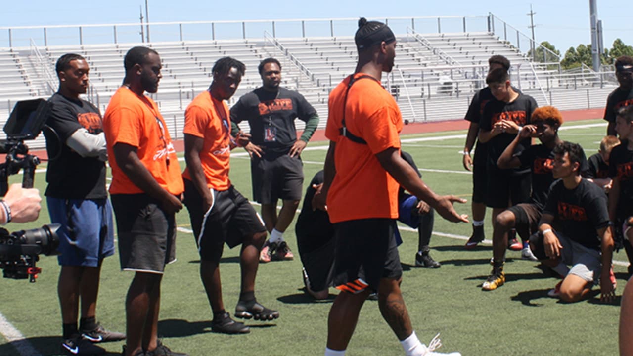 Mixon Holds Second Annual Football Camp