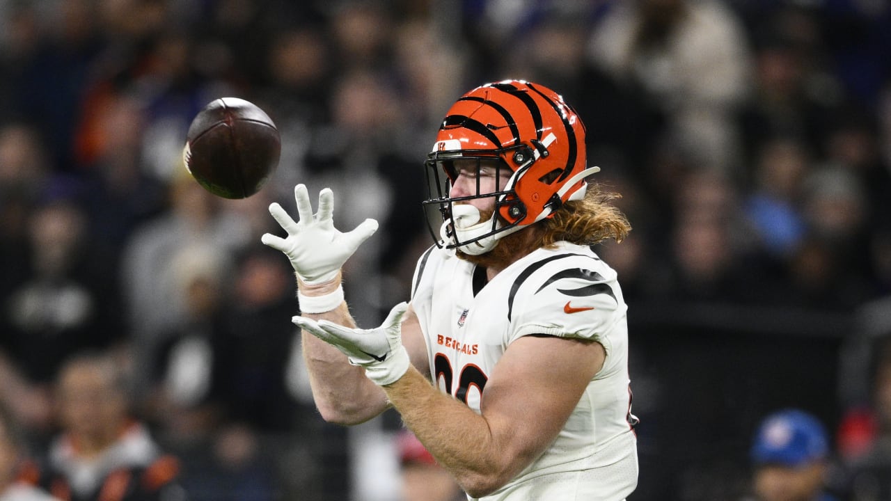 CINCINNATI, OH - JANUARY 08: Cincinnati Bengals tight end Hayden Hurst (88)  dives for a first down in a game between the Baltimore Ravens and the  Cincinnati Bengals on January 8, 2023