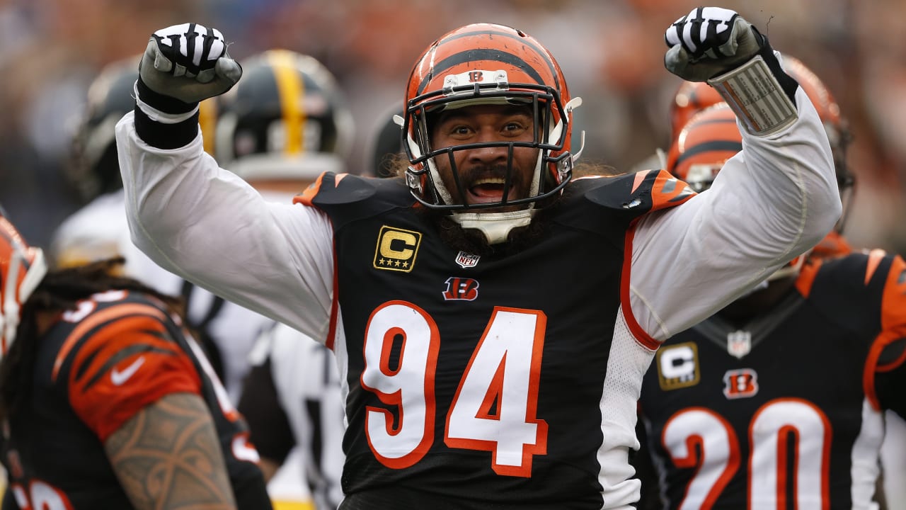 CINCINNATI, OH - JANUARY 08: Cincinnati Bengals safety Vonn Bell (24)  reacts during the game against the Baltimore Ravens and the Cincinnati  Bengals on January 8, 2023, at Paycor Stadium in Cincinnati