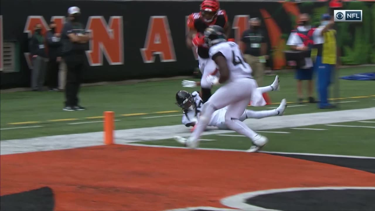 Joe Mixon with a 9-yard touchdown catch from Joe Burrow vs ...