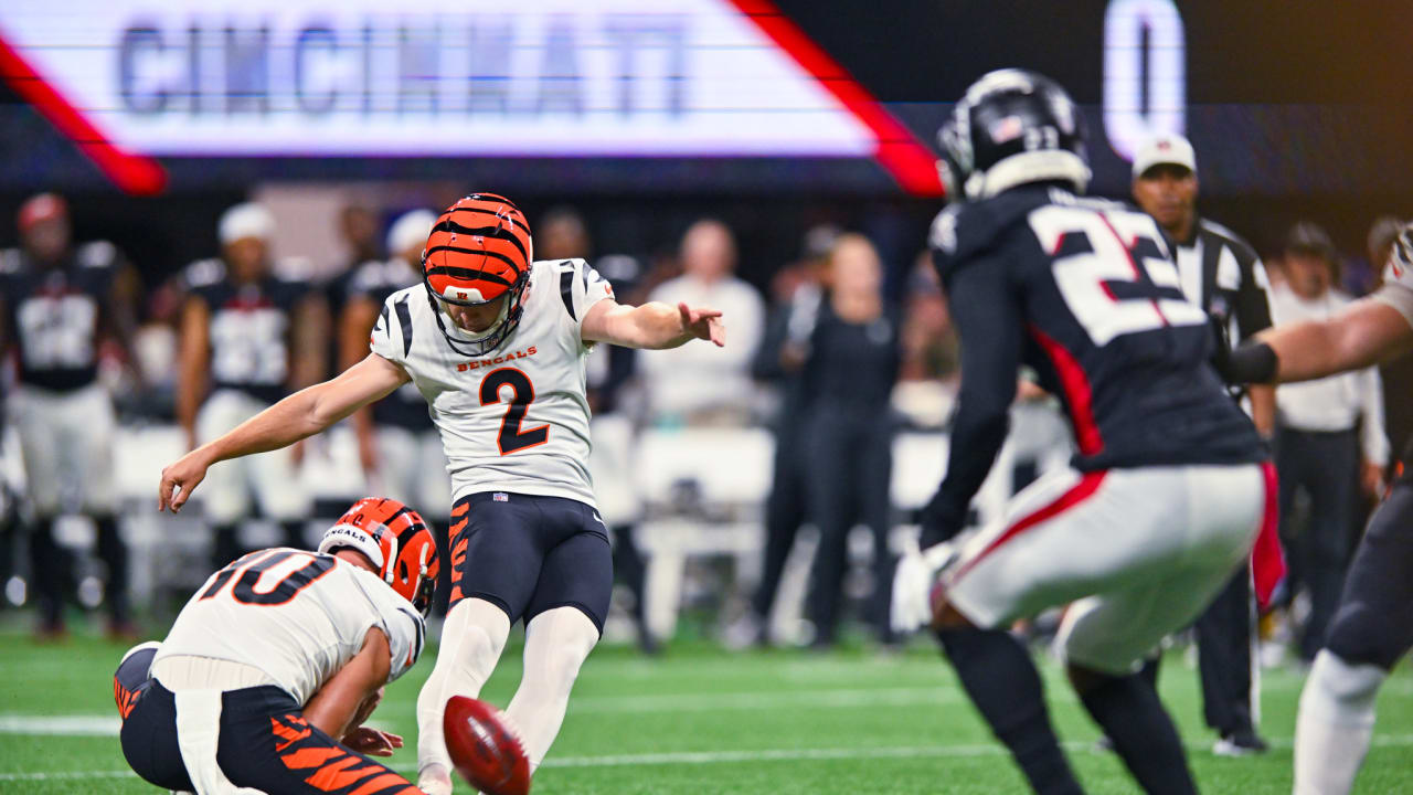 Cincinnati Bengals kicker Evan McPherson (2) celebrates a field goal  against the Tennessee Tita …