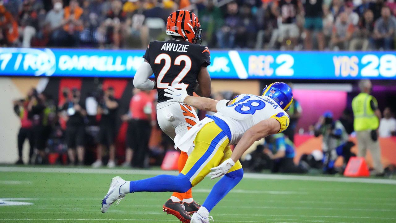 Photo: Bengals Chidobe Awuzie makes the Interception against Packers -  JPS20211010002 