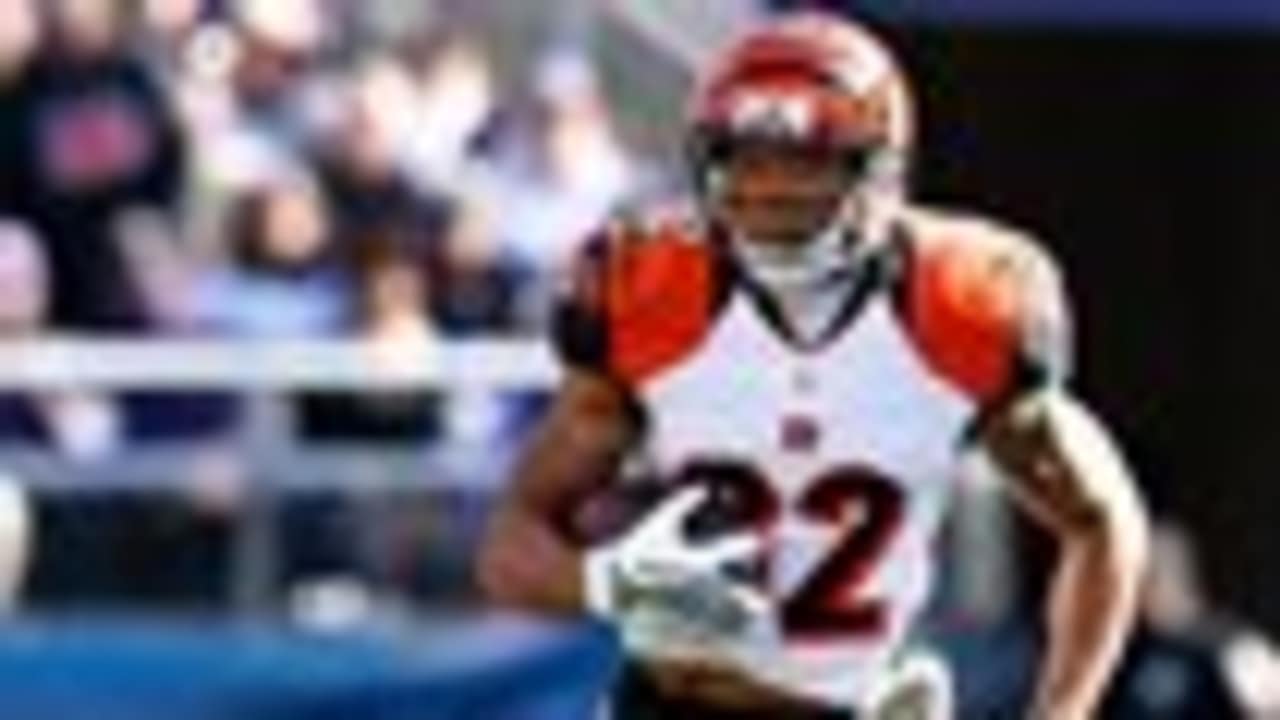 Jones' foot joins forces with Green's hands