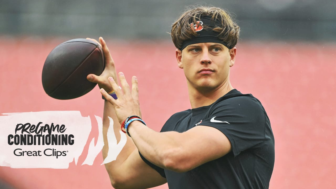 Injured Bengals QB Joe Burrow throws, runs in preseason warmup