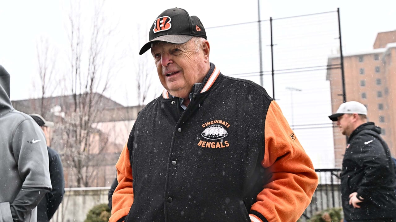 Tuesday's NFL: Bengals owner Mike Brown opposes 18-game schedule