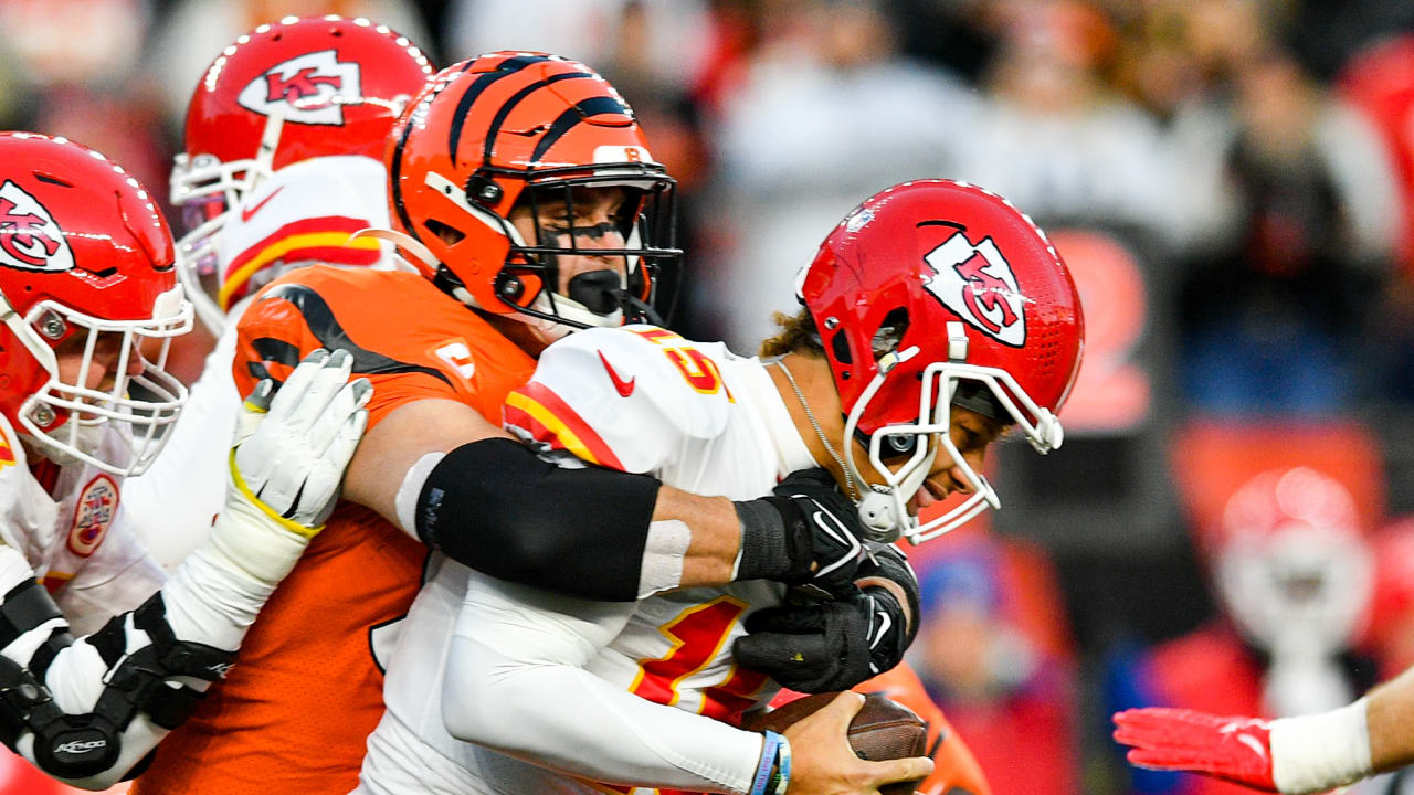 Cincinnati Bengals defensive end Sam Hubbard (94) celebrates with Trey  Hendrickson, right, after making a sack during an NFL football game against  the Kansas City Chiefs, Sunday, Dec. 4, 2022, in Cincinnati. (