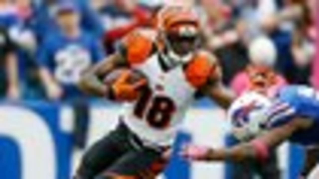 Cincinnati Bengals quarterback Jason Campbell (17) looks for a receiver in  the first half of an NFL preseason football game against the Kansas City  Chiefs Thursday, Aug. 7, 2014, in Kansas City