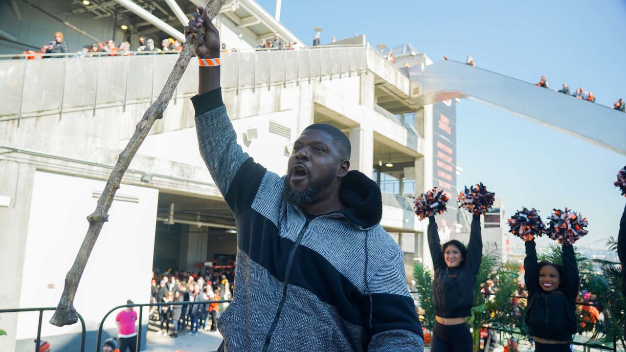 Bengals Honor Willie Anderson's Legacy In Ring