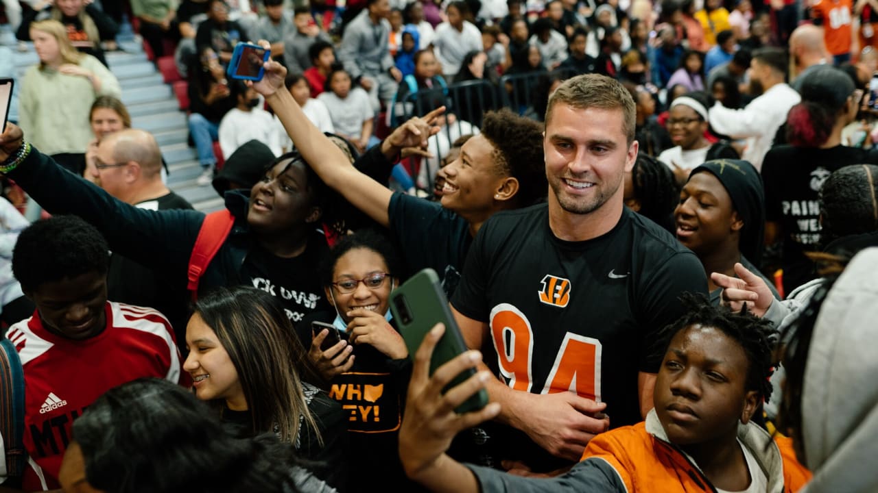 Bengals DE Sam Hubbard launches charity initiative to help Mt. Healthy  students