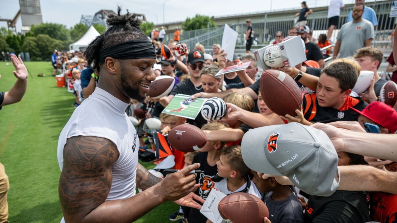 Bengals fans rush stores looking for merchandise 