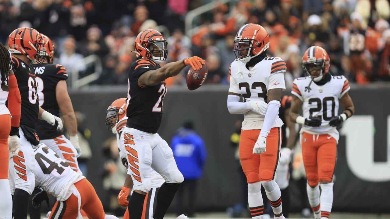 Watch: Bengals running back Mixon mic'd up for Monday Night Football win  over Rams