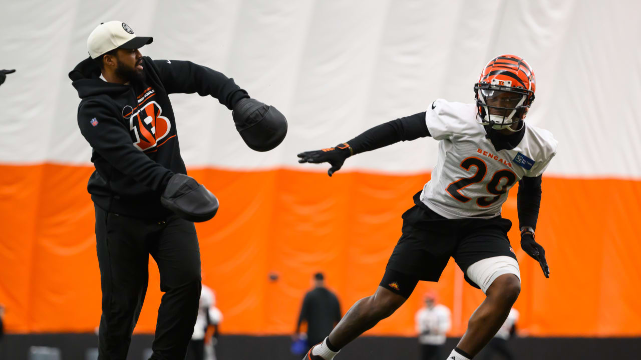 Quick Hits: Bengals CB Coach Charles Burks Turns Senior Bowl Assignment  Into Field Trip; Bengals Moving The Chains; Is The Next Iosivas Here?