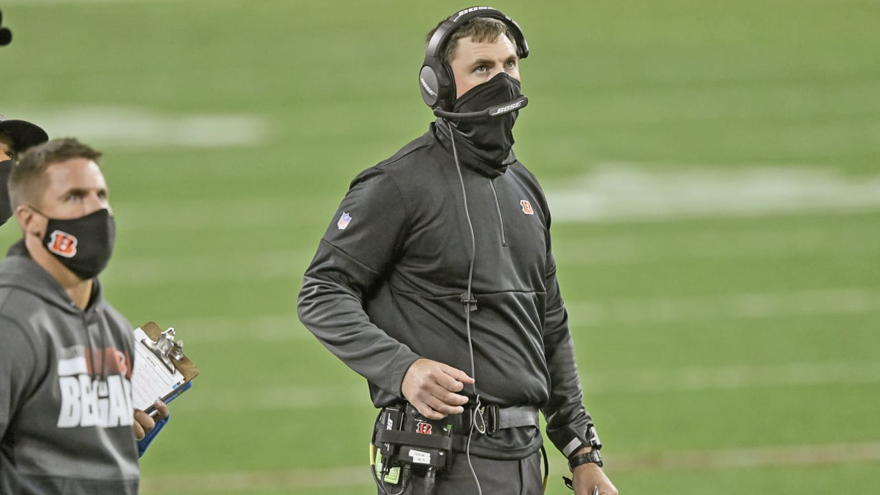 Jaguars coaches wear masks during practices, adjust to change