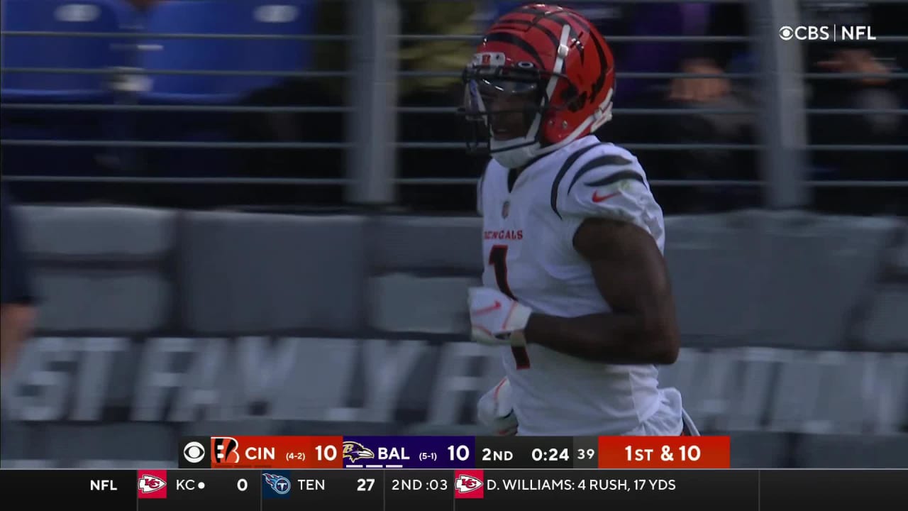 Ja'Marr Chase activates afterburners on 26yard catch and run