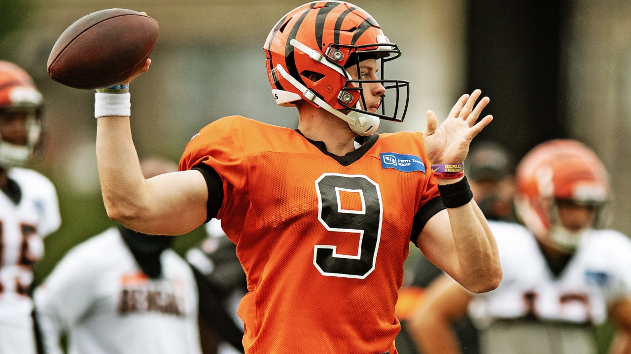 Bengals QB Joe Burrow's dad shares photo of him wearing Chiefs helmet