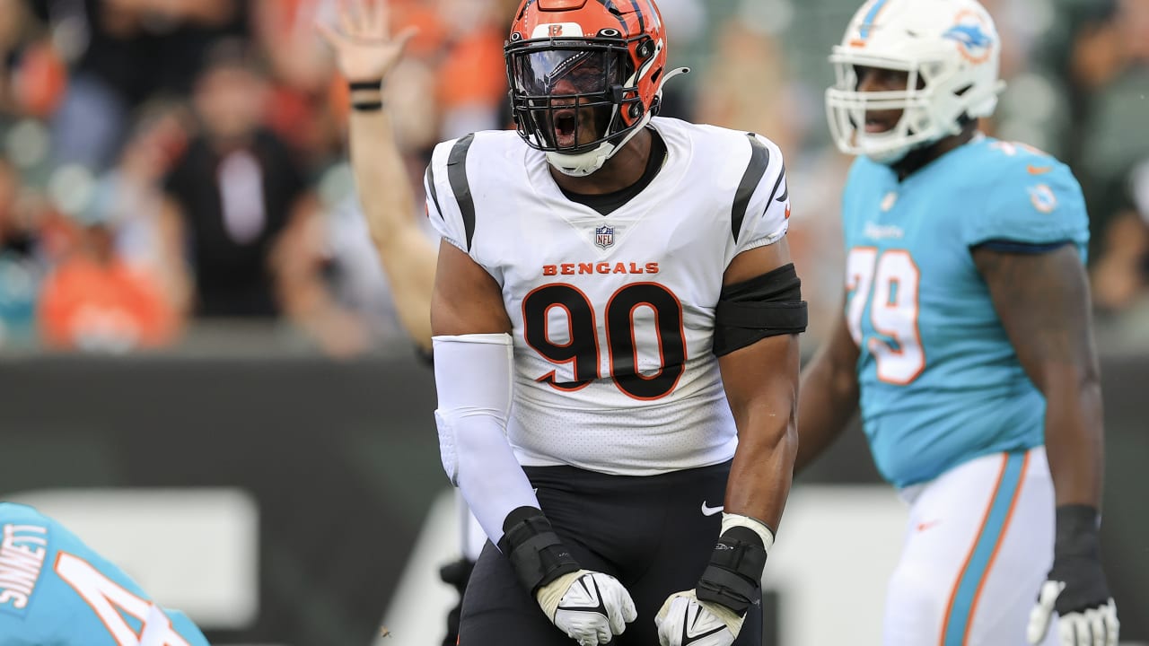 Bengals defensive end Khalid Kareem addresses the media 