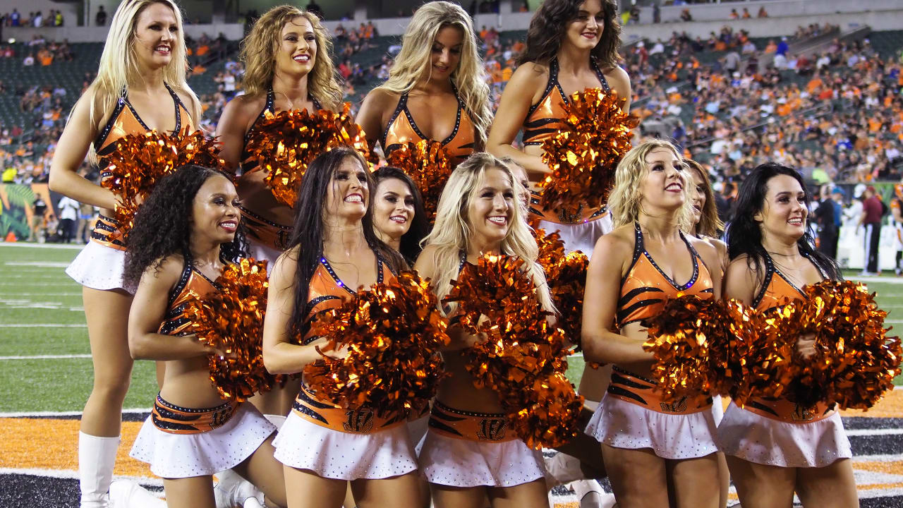 Indianapolis Colts junior cheerleaders shine in pregame performance