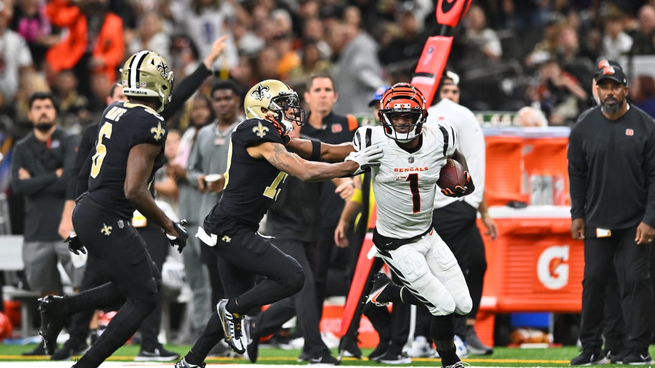 Trent Taylor celebrates with Ja'Marr Chase of the Cincinnati