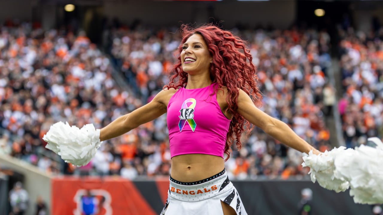 Photos: Ben Gals Cheer in Week 6