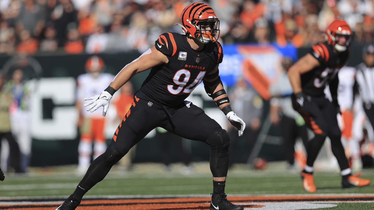 Majority of Bengals players rally around Ossai, but at least one