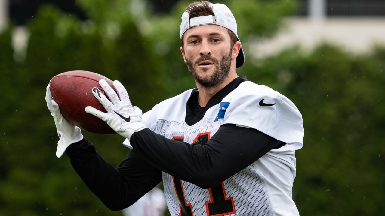 Cincinnati Bengals' Pooka Williams Jr. makes a catch as he