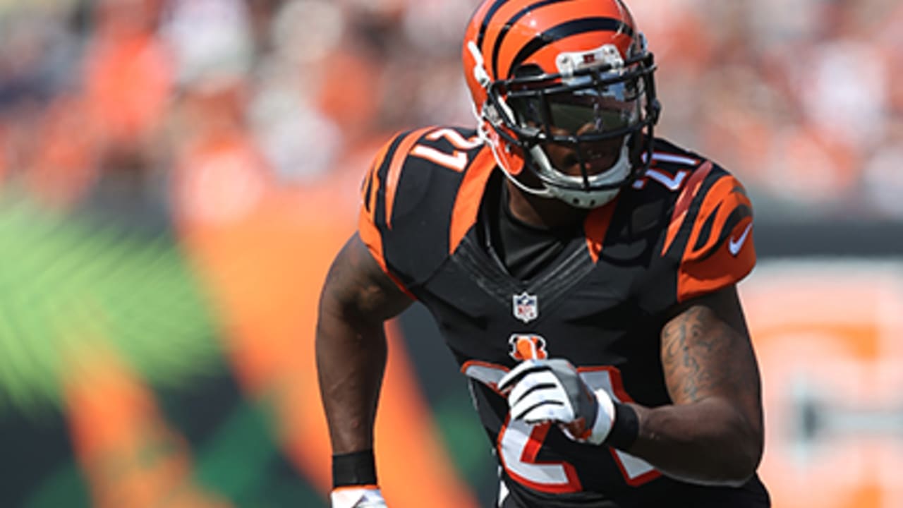 Bengals tight end TYLER EIFERT races down the sideline