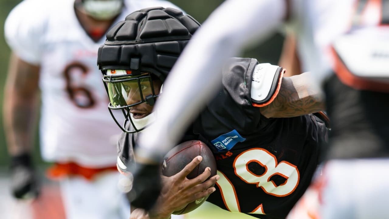 Joe Mixon's Leadership Style On Display As Bengals Offensive Line Bonds - Vimarsana News