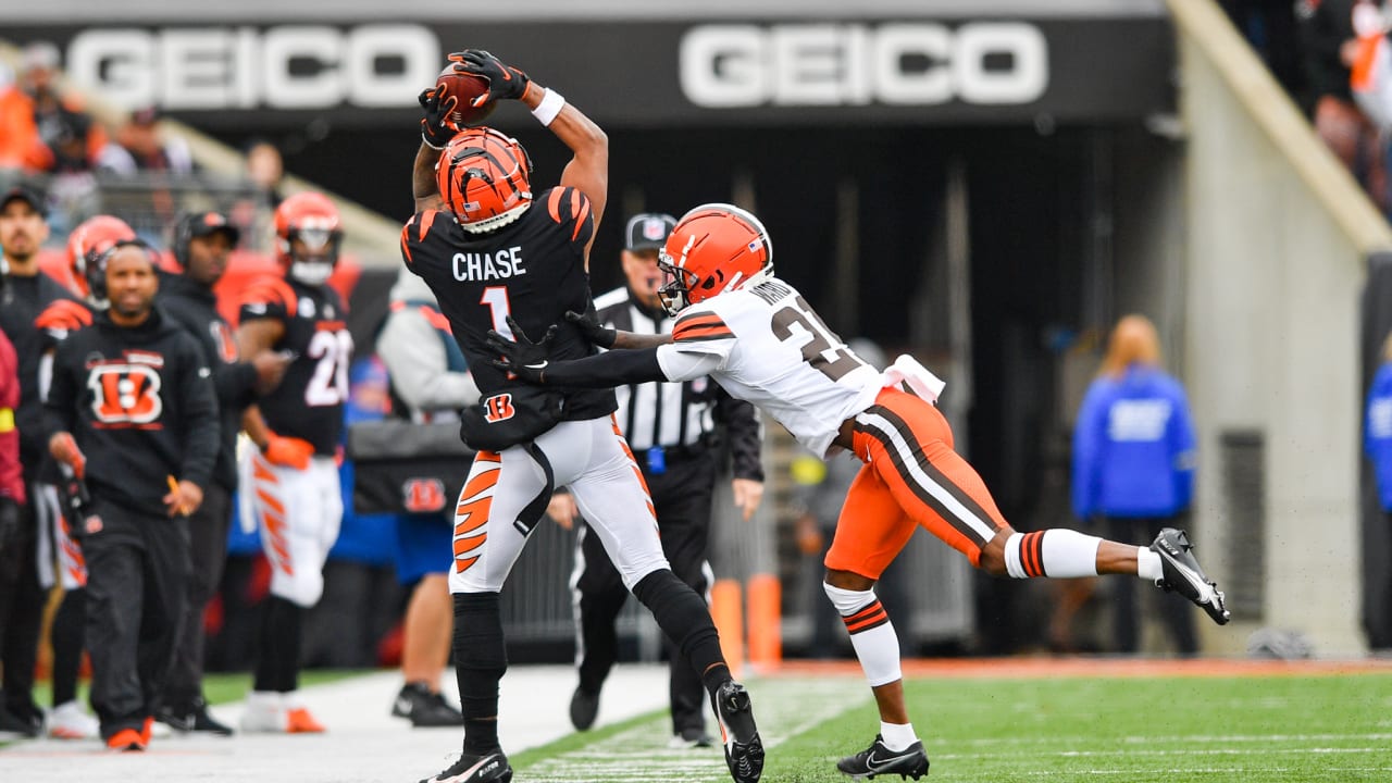 Ja'Marr Chase's helmet comes off after red-zone catch vs. Kyle Hamilton