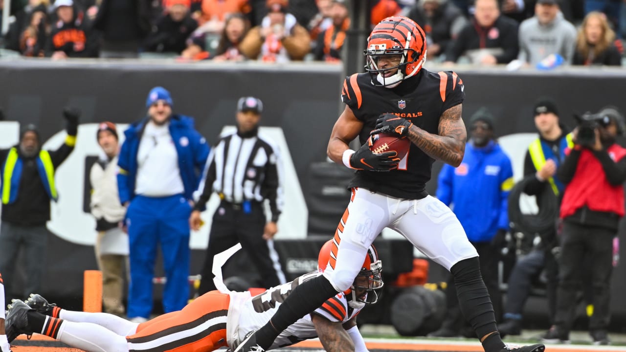 Highlight] Today marks 72 days until the 2022 NFL Season Starts! Let's  remember this 72 yard TD pass from Joe Burrow to Ja'Marr Chase against the  Chiefs last season. Bengals win, 34-31. : r/nfl