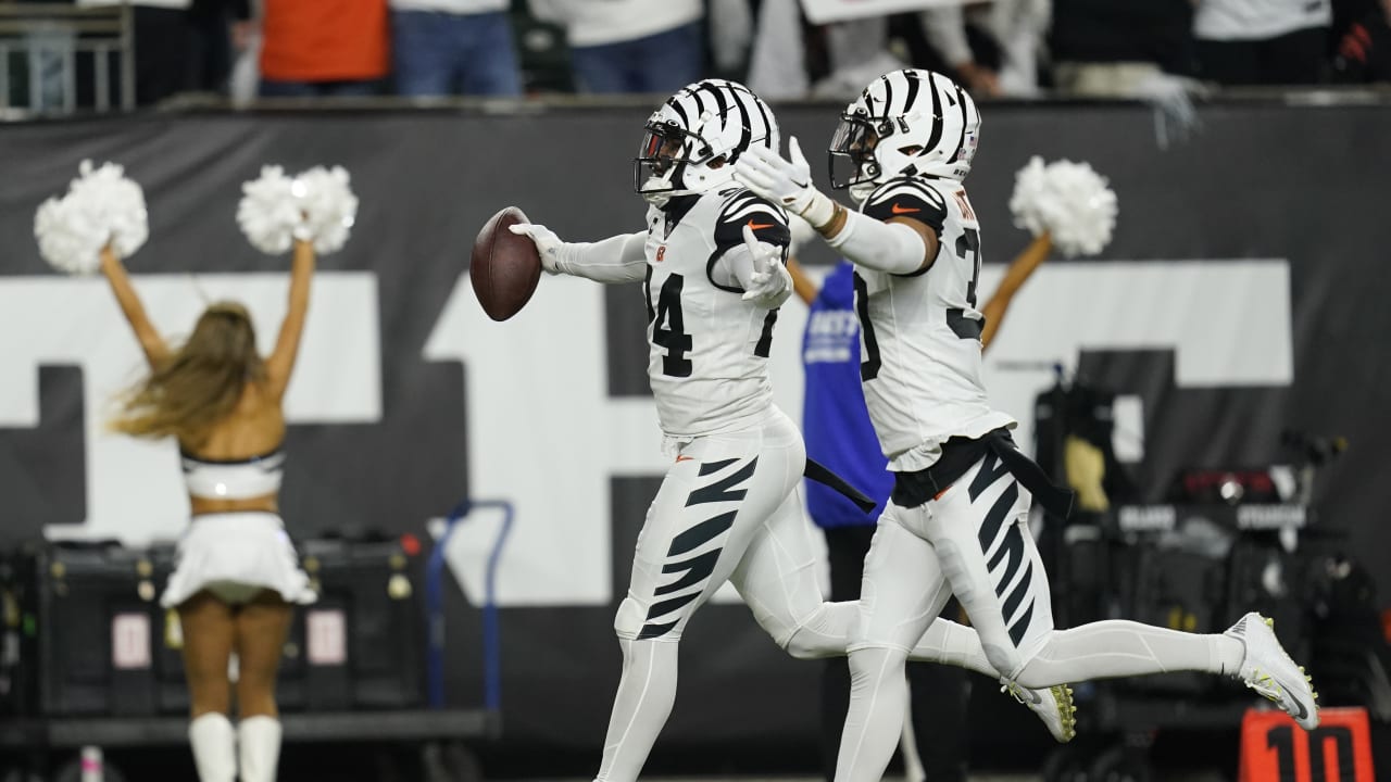 How Bengals safeties Jessie Bates and Vonn Bell helped each other