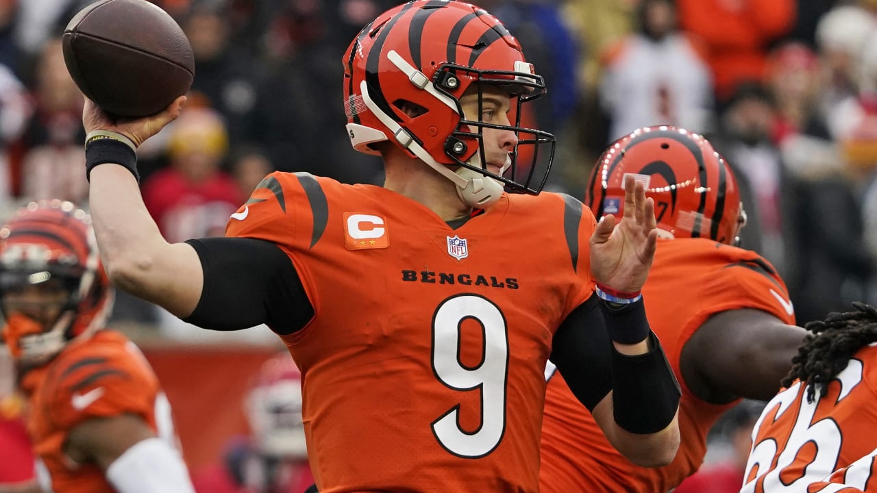 Andy Dalton offers Joe Burrow advice as he passes Bengals torch