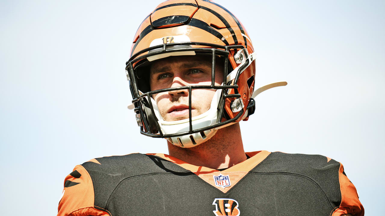 Sam Hubbard's family breaks record for most custome jerseys ordered from  Bengals Pro Shop - Cincy Jungle