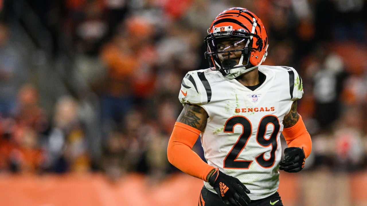 Bengals CB Taylor-Britt Fits In As Vocal Rookie