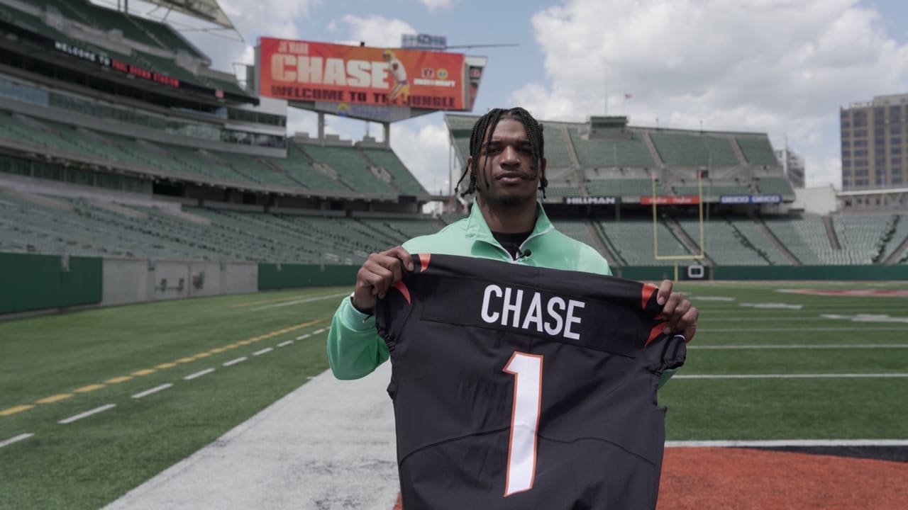 Bengals Joe Burrow wears Ja'Marr Chase's LSU jersey in New Orleans