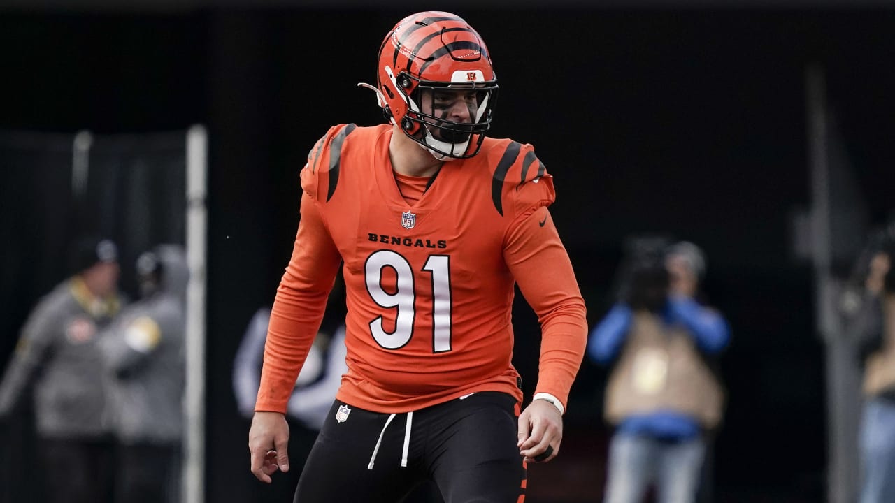 Cincinnati Bengals defensive end Trey Hendrickson (91) reacts after forcing  a fumble in the end zone against the Baltimore Ravens in the first half of  an NFL football game in Cincinnati, Sunday