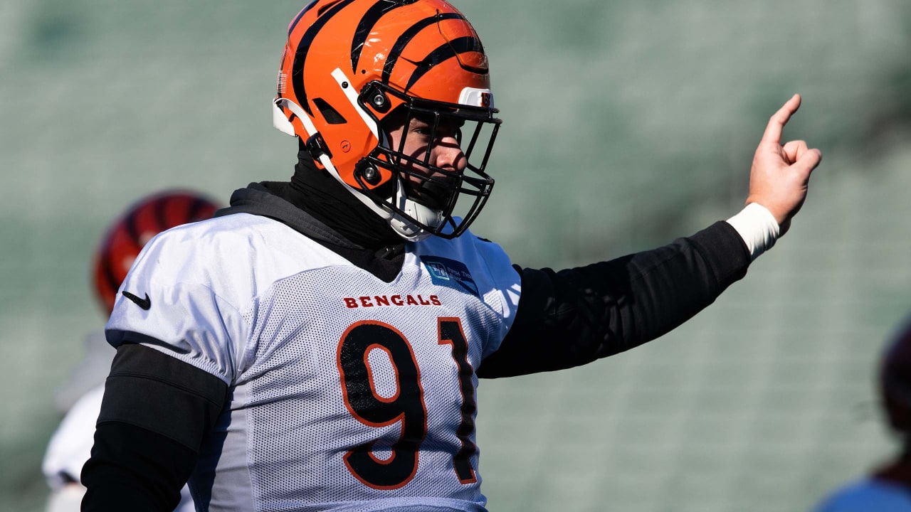 Quick Hits: Heading Into First Postseason Start, Burrow’s Interceptions Disappear; Free Agents Give Young Bengals Playoff Poise; All Starters Full Go