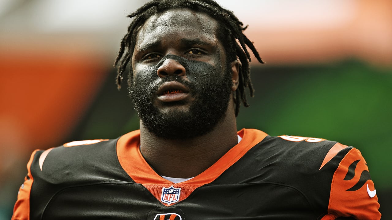 Cincinnati Bengals defensive tackle DJ Reader (98) leaves the field after  an NFL football game against the Baltimore Ravens, Sunday, Jan. 8, 2023, in  Cincinnati. (AP Photo/Jeff Dean Stock Photo - Alamy