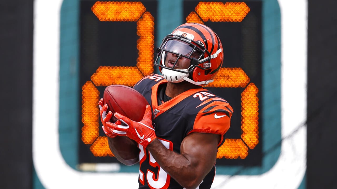 Cincinnati Bengals safety Michael Thomas (31) runs for the play during an  NFL wild-card football game against the Baltimore Ravens on Sunday, Jan.  15, 2023, in Cincinnati. (AP Photo/Emilee Chinn Stock Photo 