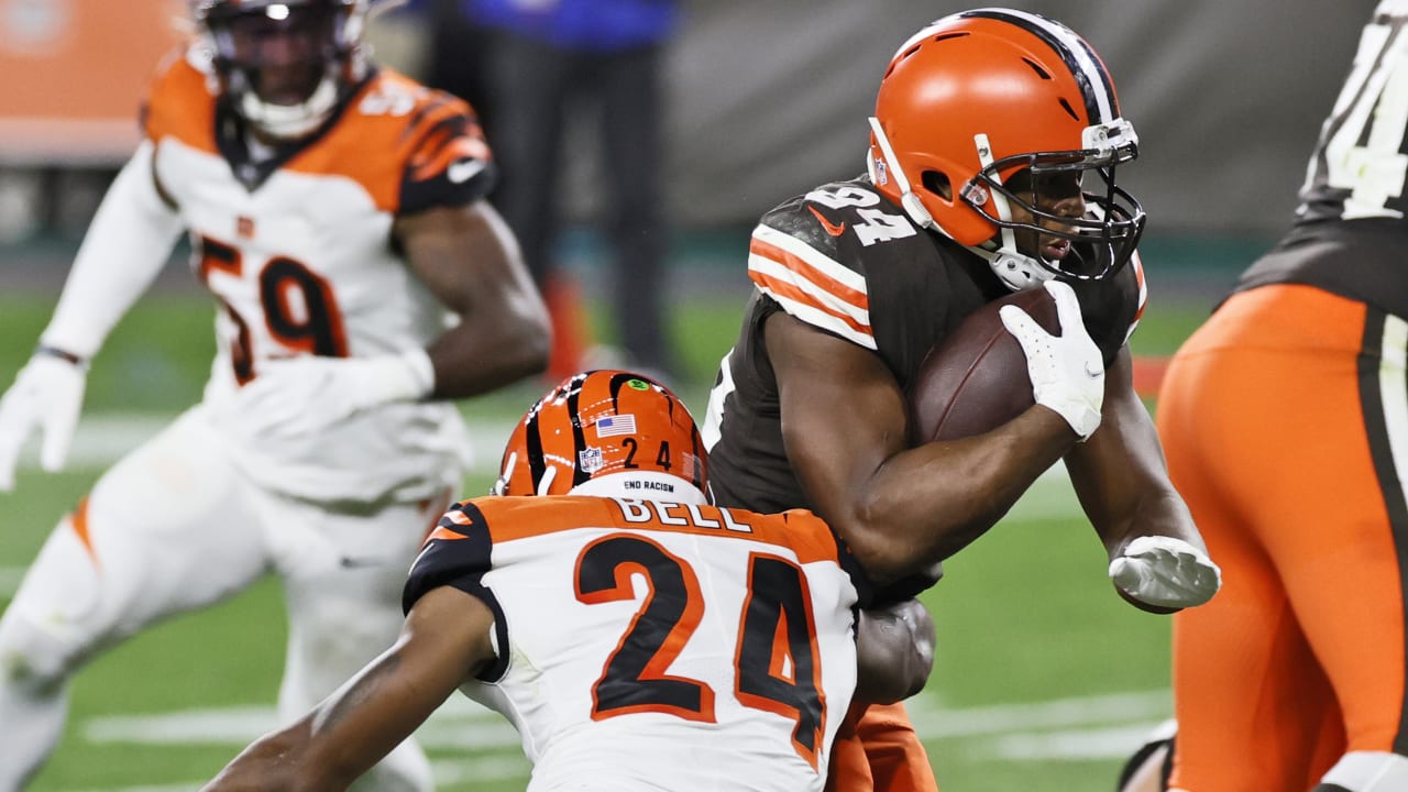 Browns: Kareem Hunt reps Nick Chubb jersey as team gets set for Titans