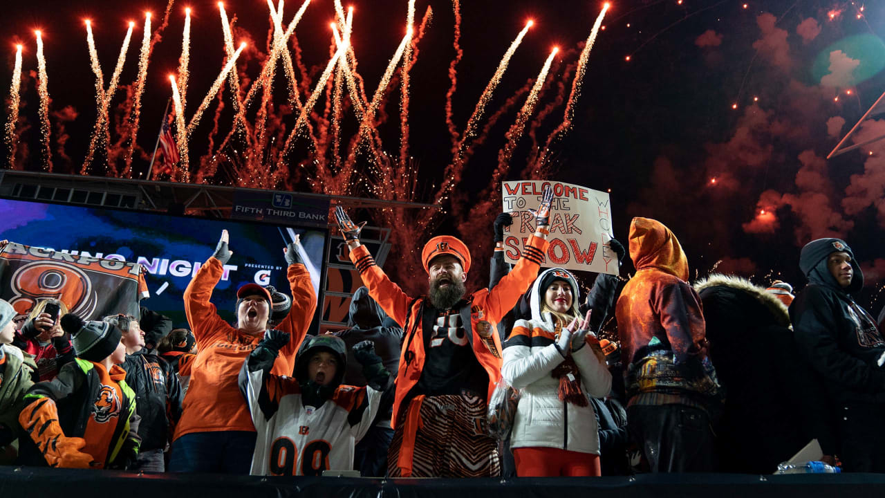 Super PBS Crowd Rallies Bengals For L.A. Trip