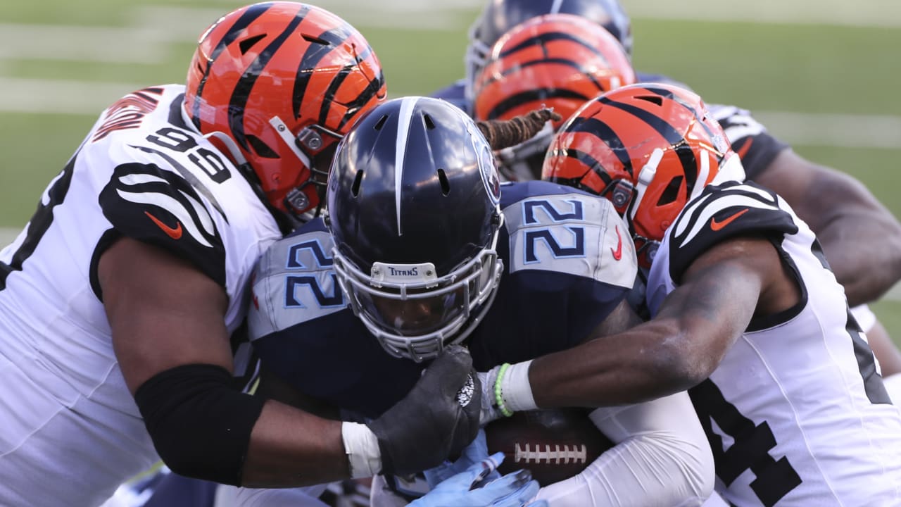 Fans go crazy for Tennessee Titans' Derrick Henry in pregame warmups