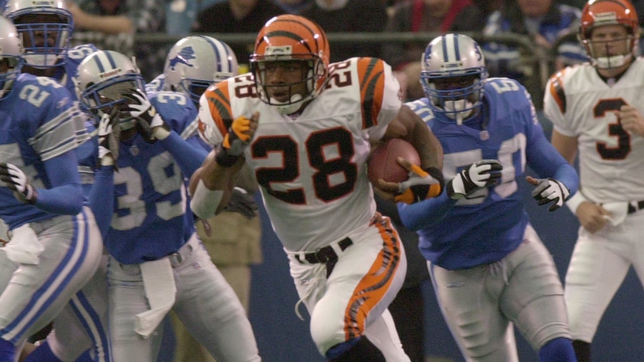 Cincinnati Bengals quarterback Neil O'Donnell passes under pressure from Detroit  Lions' Kerwin Waldroup (93) in the first half Sunday, Sept. 13, 1998, in  Pontaic, Mich. O'Donnell completed 25-of-36 for 303 yards and