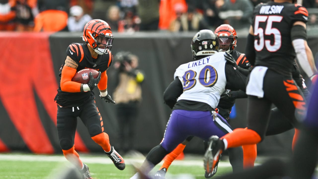 Jessie Bates intercepts Tannehill on Titans' first play vs. Bengals